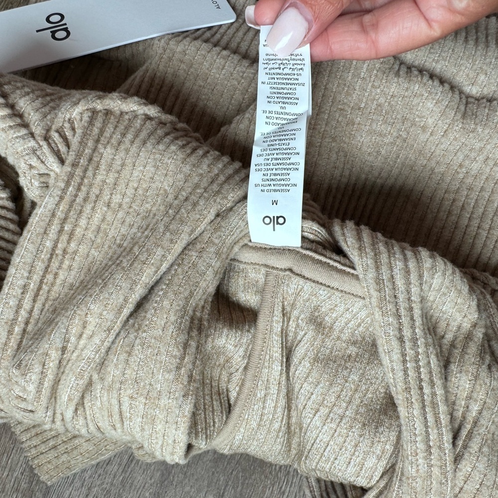 Alo Muse Sweatpant and Sweatshirt set size M - Picture 9 of 9
